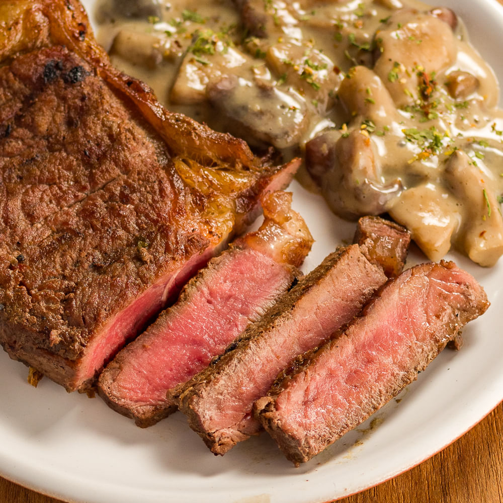 Receita de Bife de chorizo grelhado com molho de cogumelos