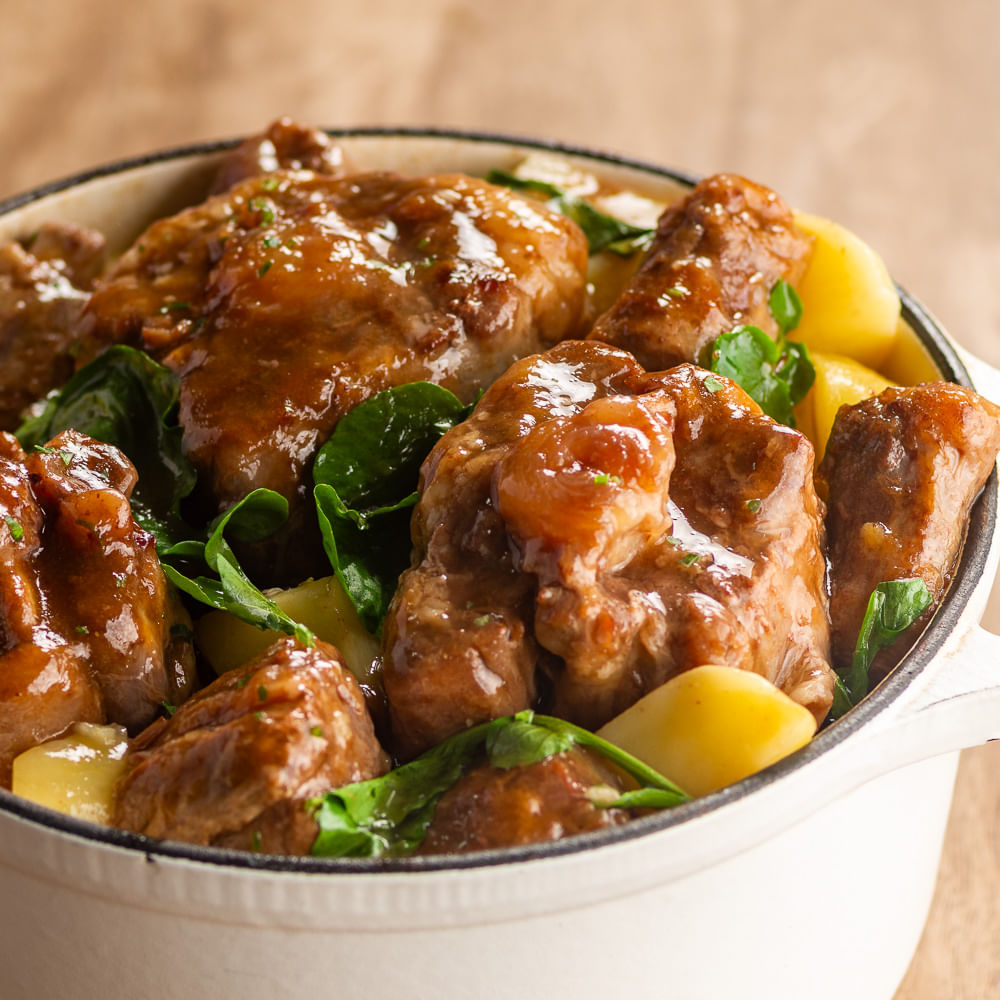 Receita de Rabada com batatas e agrião