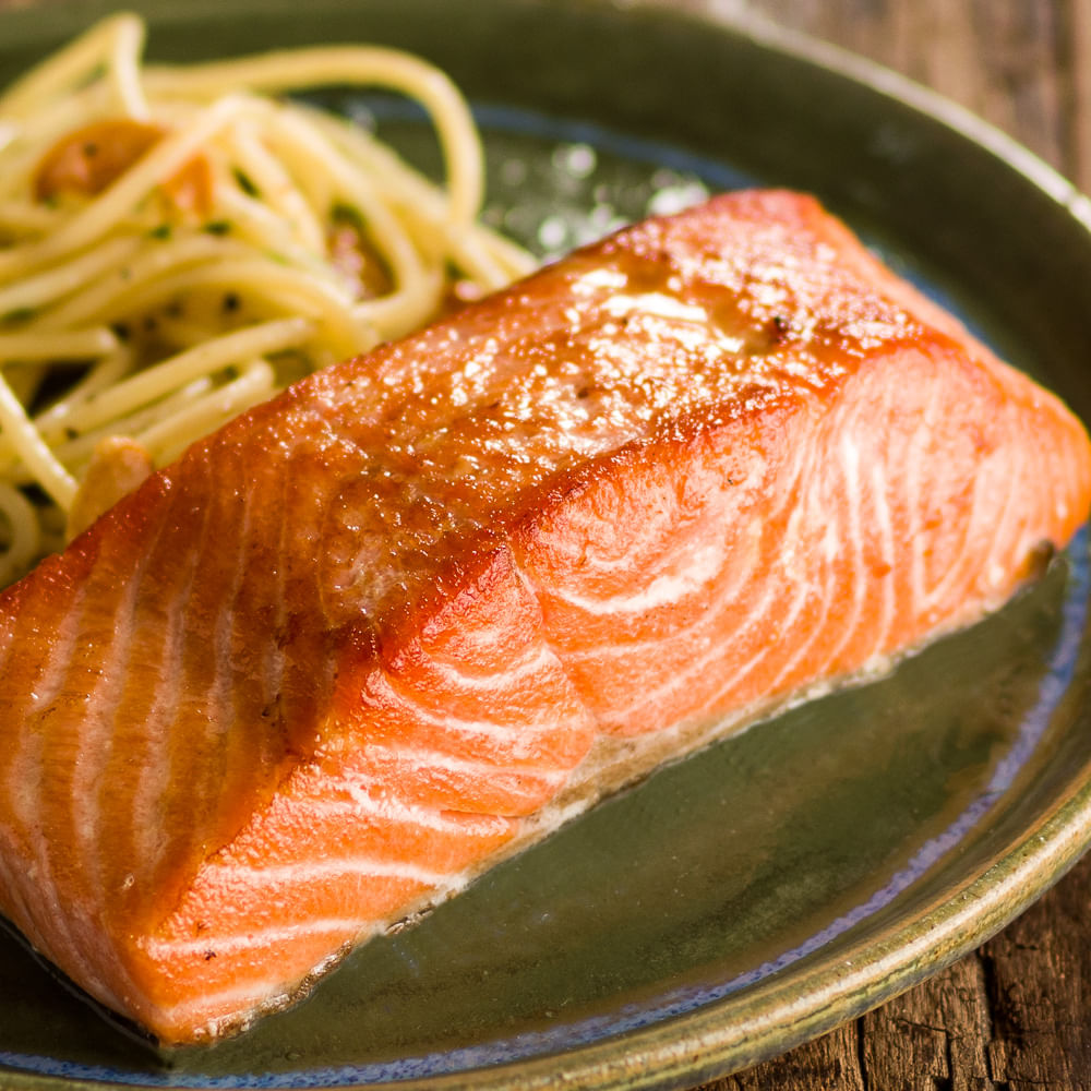 Receita de Salmão com espaguete na manteiga