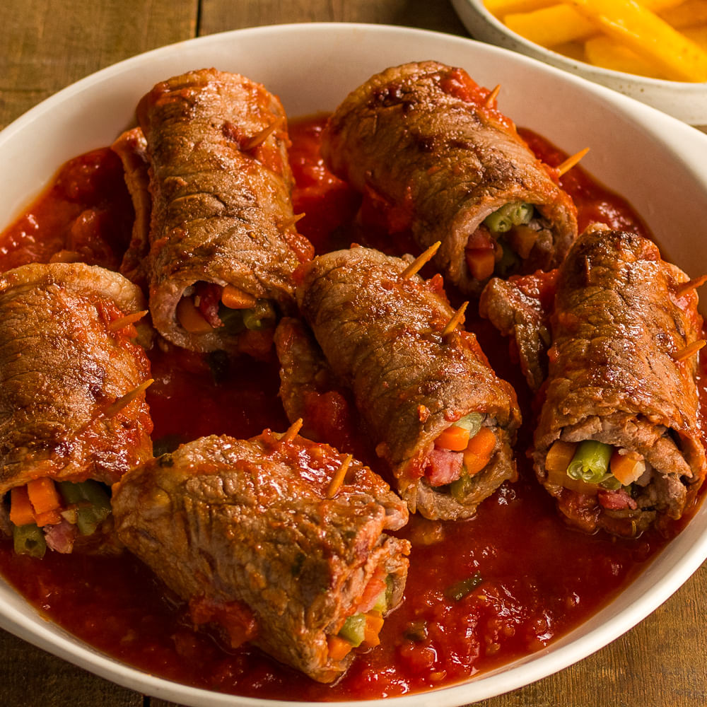 Receita de Bife a rolê ao molho sugo