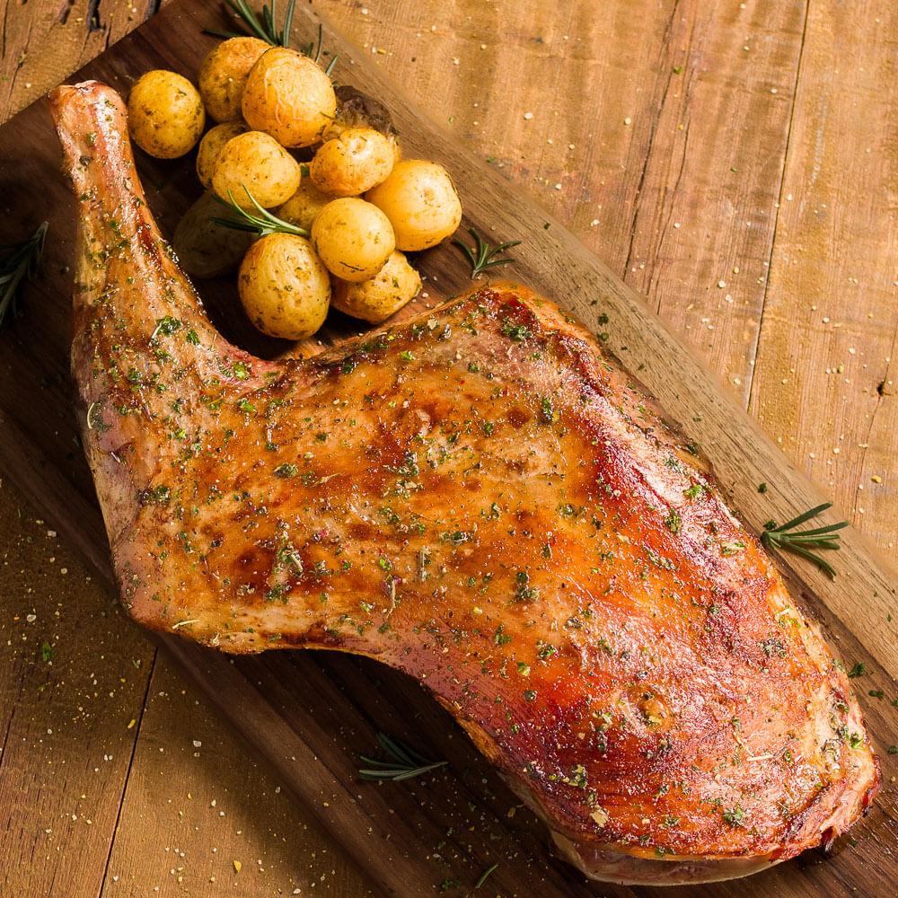 Receita de Paleta de cordeiro assada com ervas finas com batata bolinha