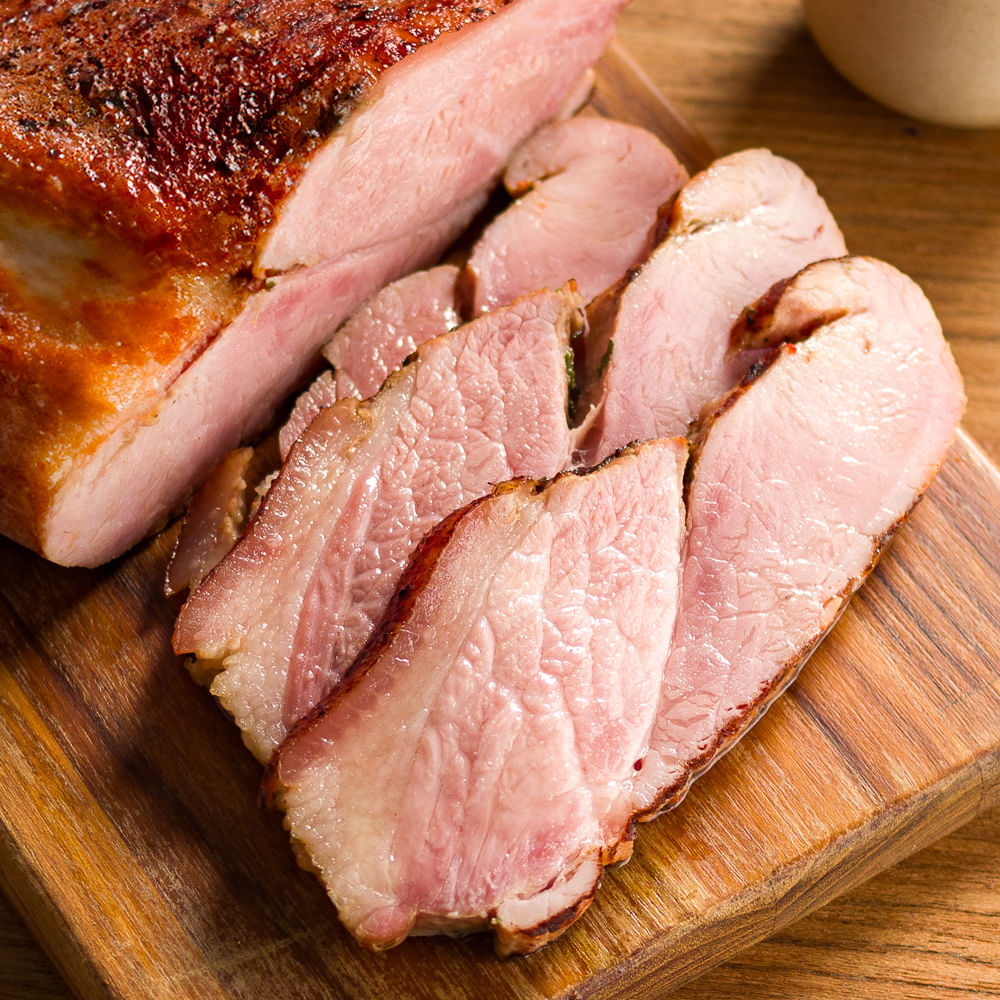 Receita de Paleta suína temperada com salada de maionese e farofa