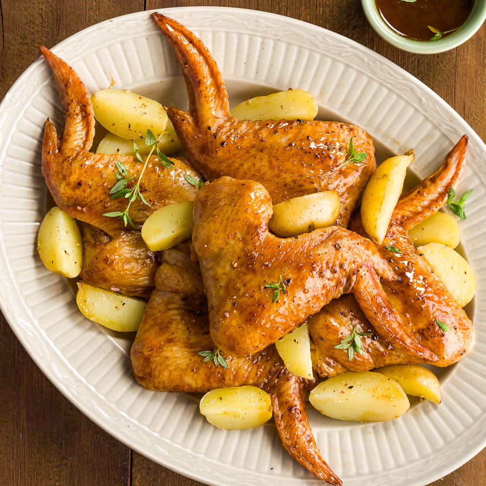 Receita de Asinhas de Frango Assadas com Batatas