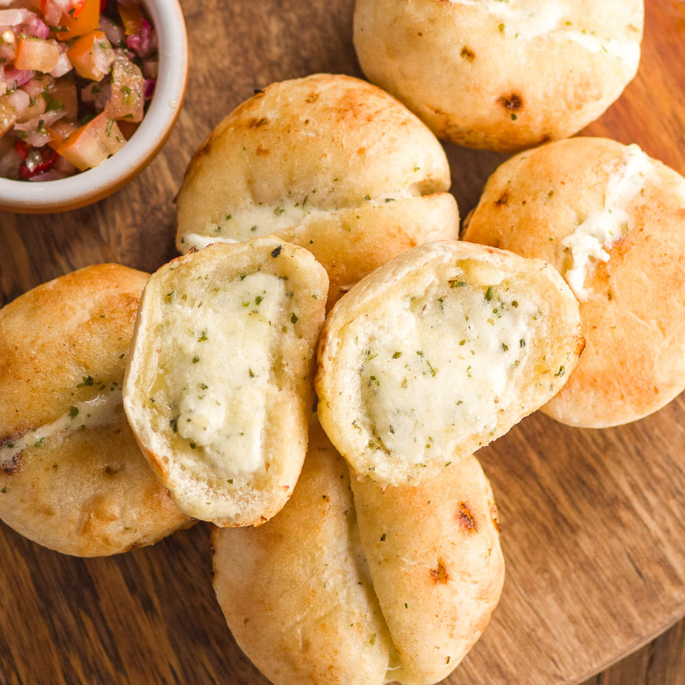 Receita de Pão de alho bolinha com vinagrete