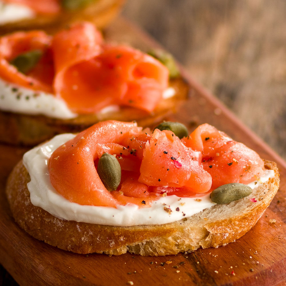 Receita de Tapas de salmão defumado com ricota