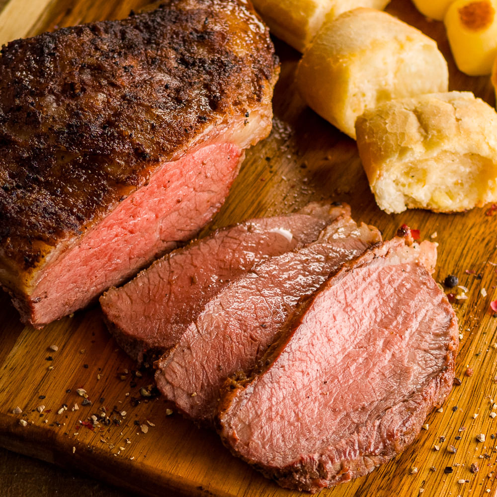 Receita de Maminha na brasa com pão de alho e queijo bolinha defumado
