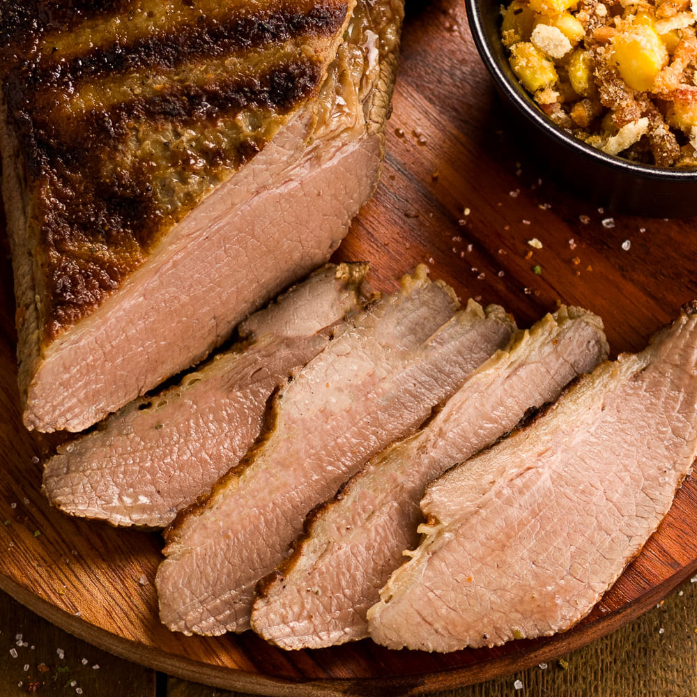 Receita de Brisket na brasa com farofa de milho e cebola