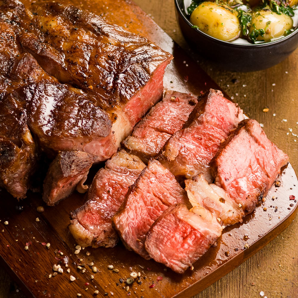 Receita Short Rib na brasa com conserva de batata bolinha e alho