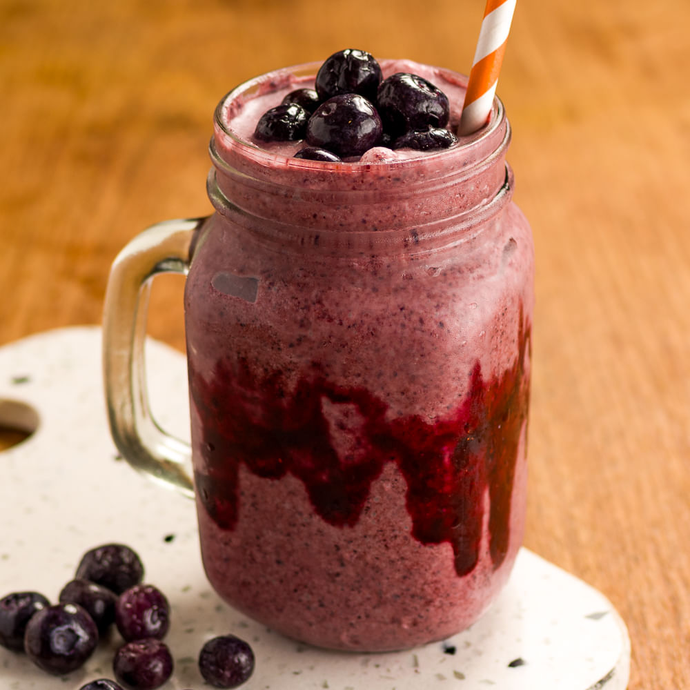 Receita de Bolo de laranja com compota de blueberries