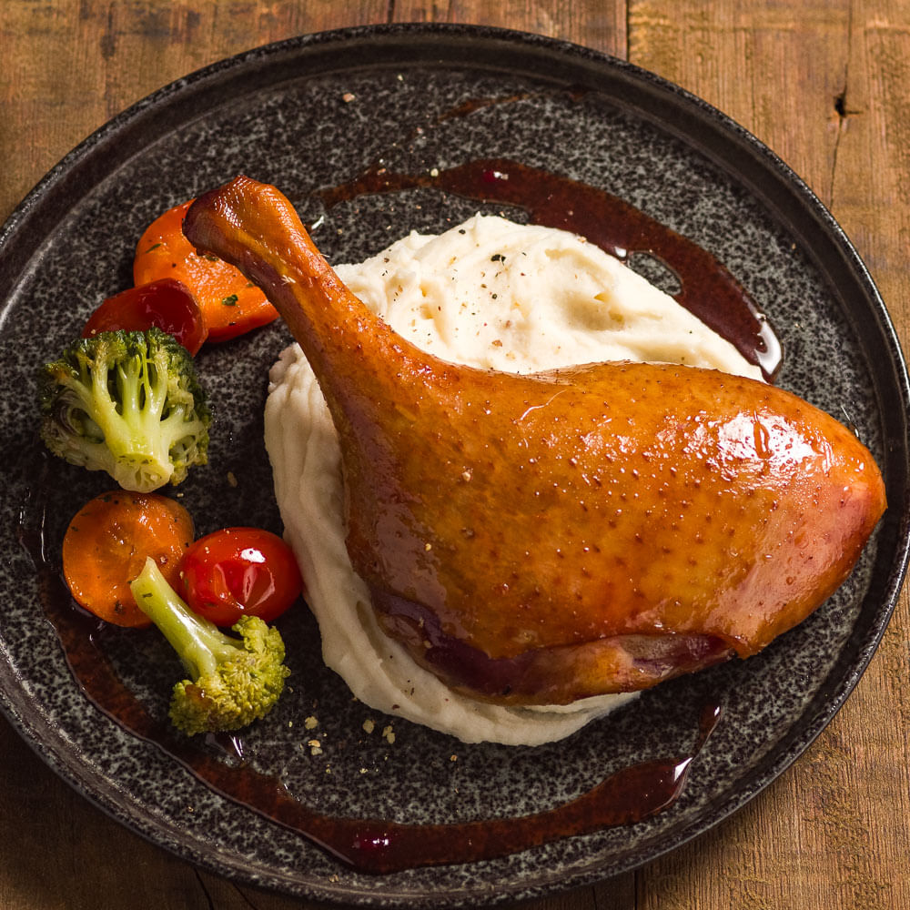 Receita de Coxa e Sobrecoxa de Pato com Purê e Legumes