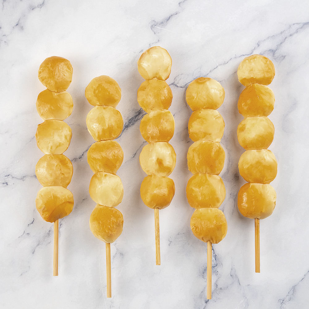 Receita de Espetinho de queijo mussarela defumada com vinagrete de pimenta de cheiro
