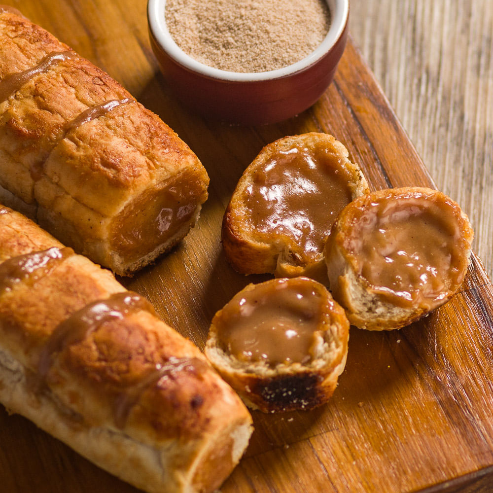 Receita de Pão recheado de doce de leite com açúcar de canela e especiarias