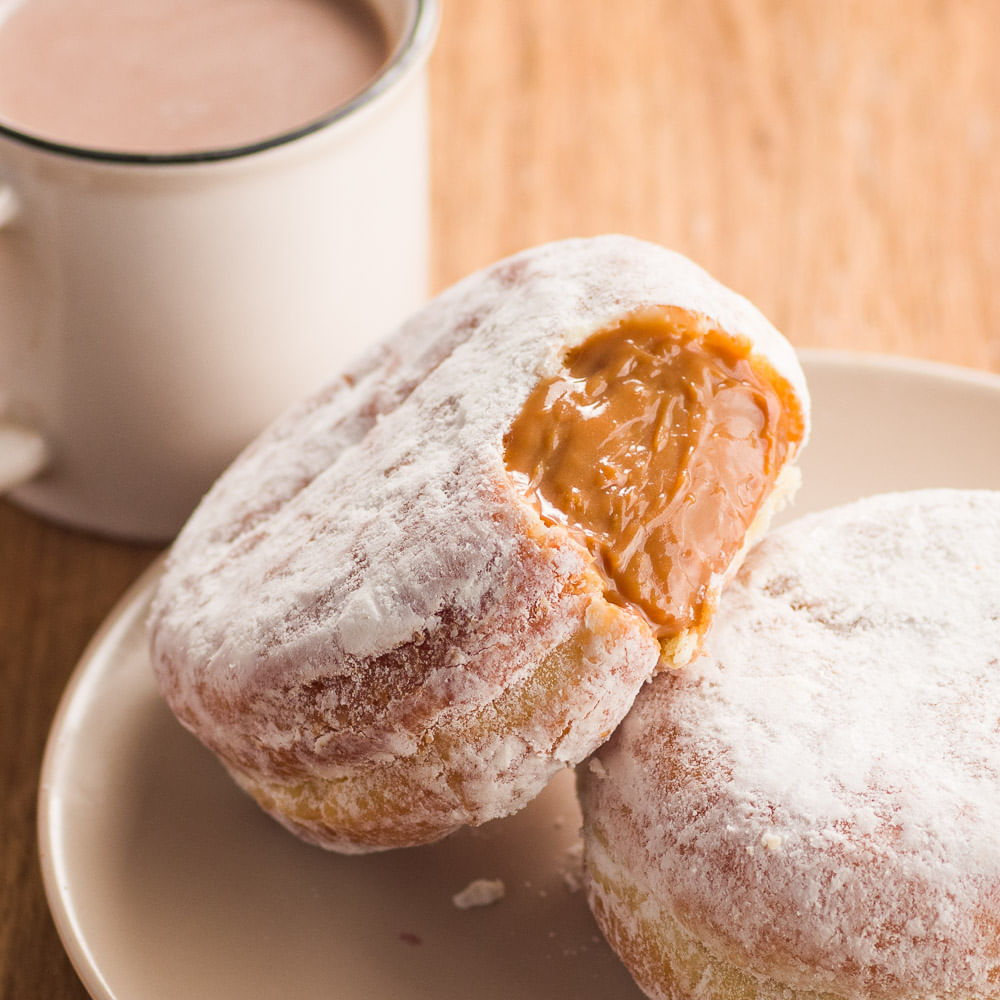 Receita de Donuts de Doce de Leite com Chocolate quente com Cardamomo