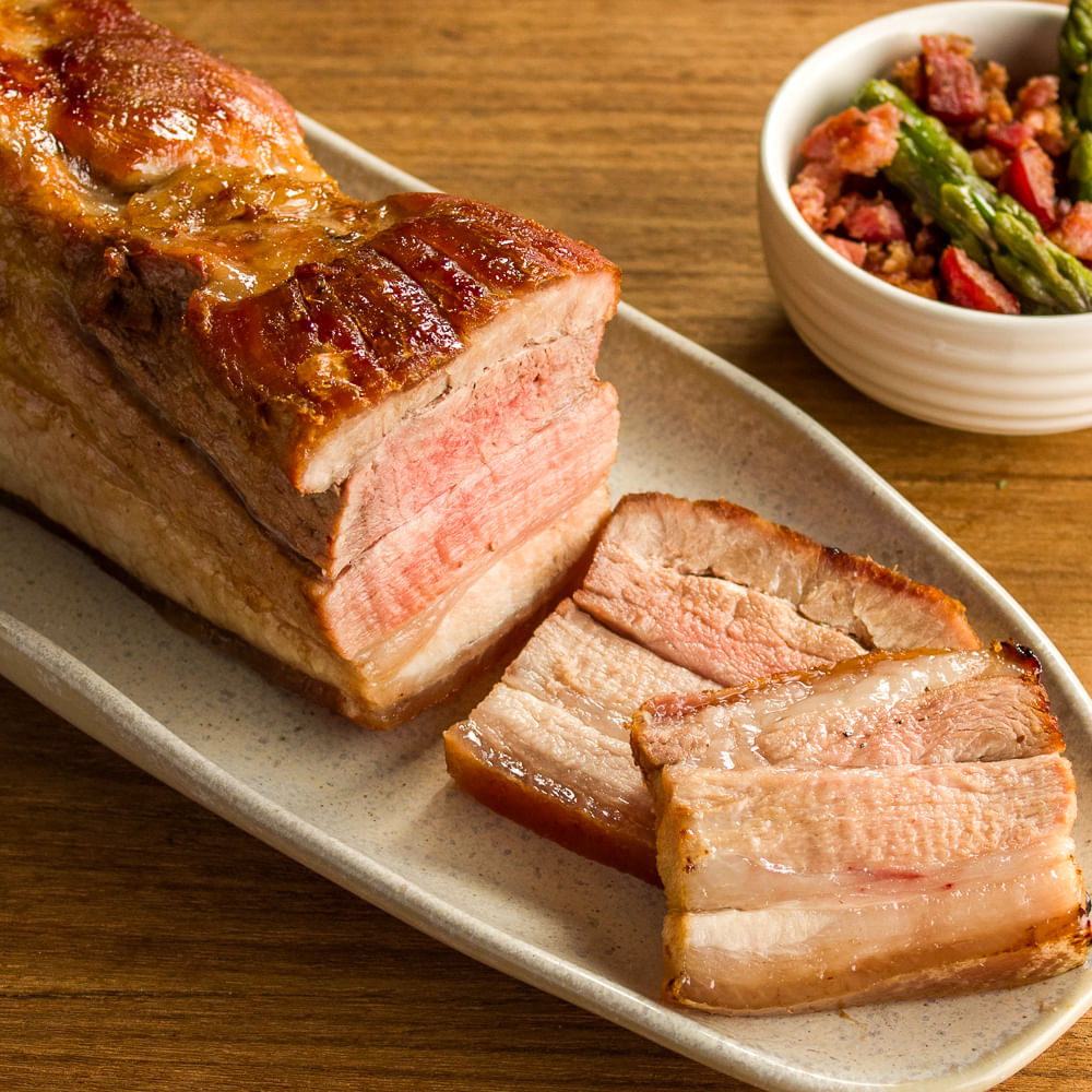 Receita de Panceta braseada com aspargos e bacon