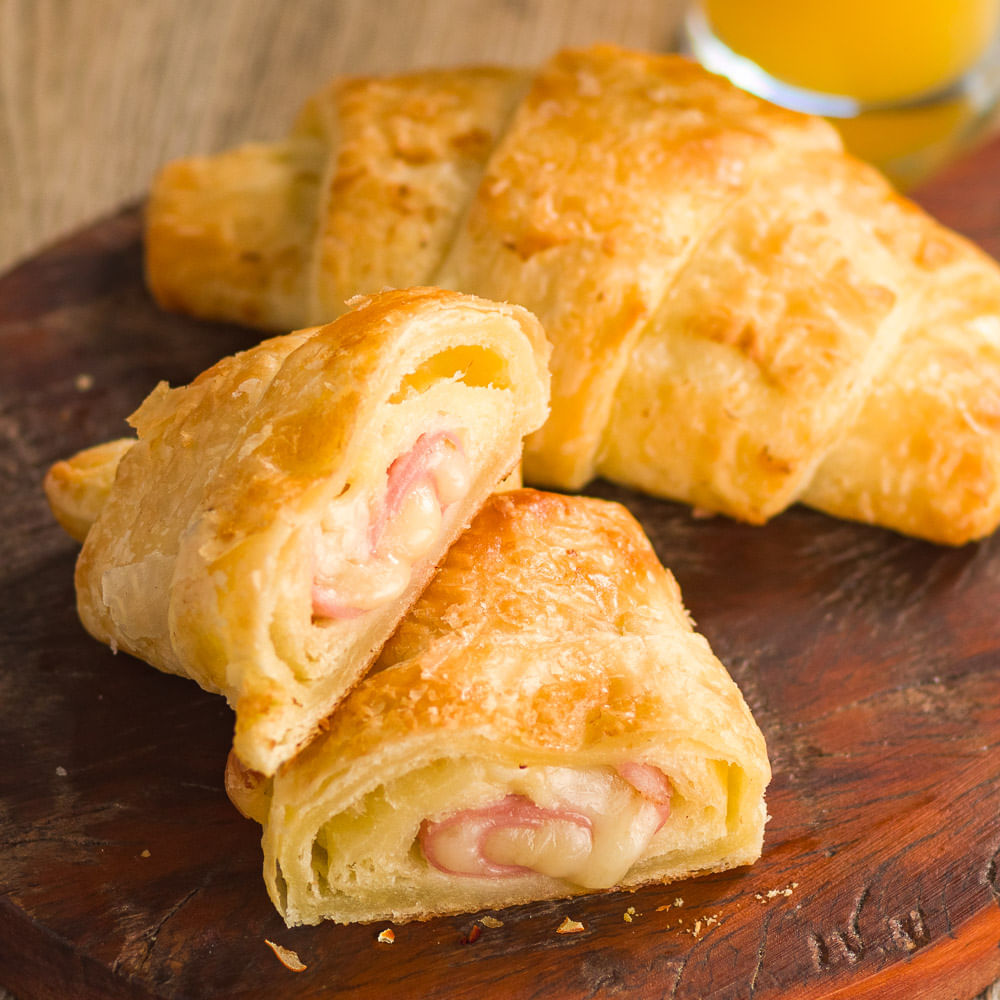 Receita de Croissant de Presunto e Queijo acompanhado de Chá Gelado