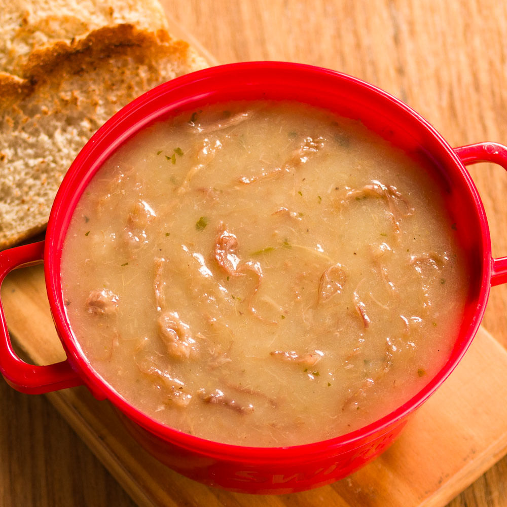 Receita de Caldo de Mandioca com Costela e Pão Tostado