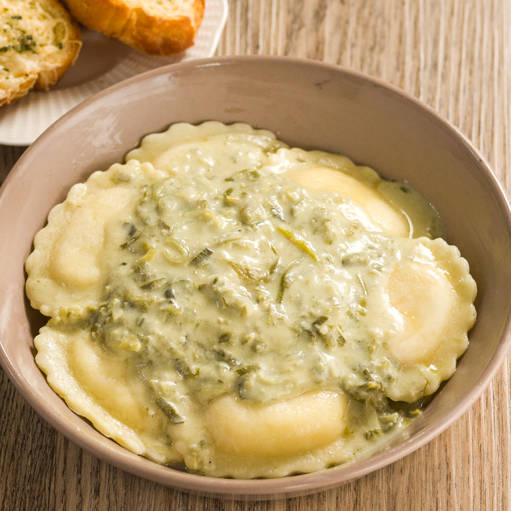 Receita de Ravioli ao Molho de alho Poro