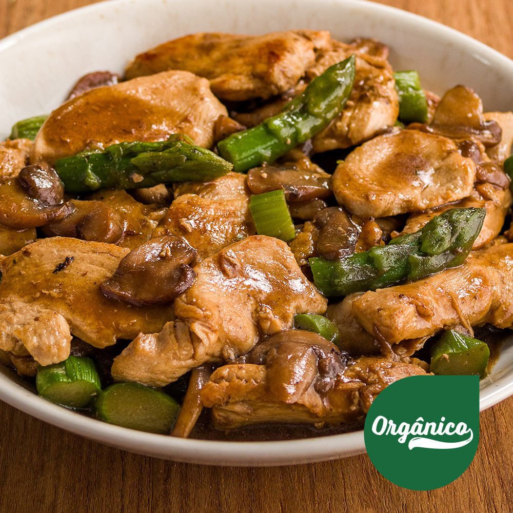 Receita de Filé de peito oriental com aspargos e cogumelos