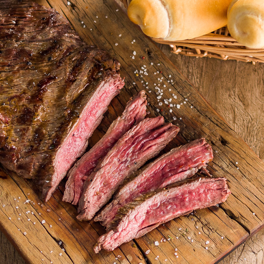 Receita de Sanduíche de Fraldinha com Pesto e Cebola Crispy