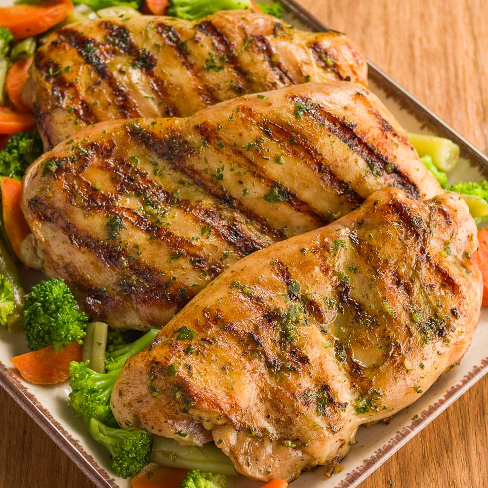 Receita de Filé de coxa com sobrecoxa grelhado com legumes