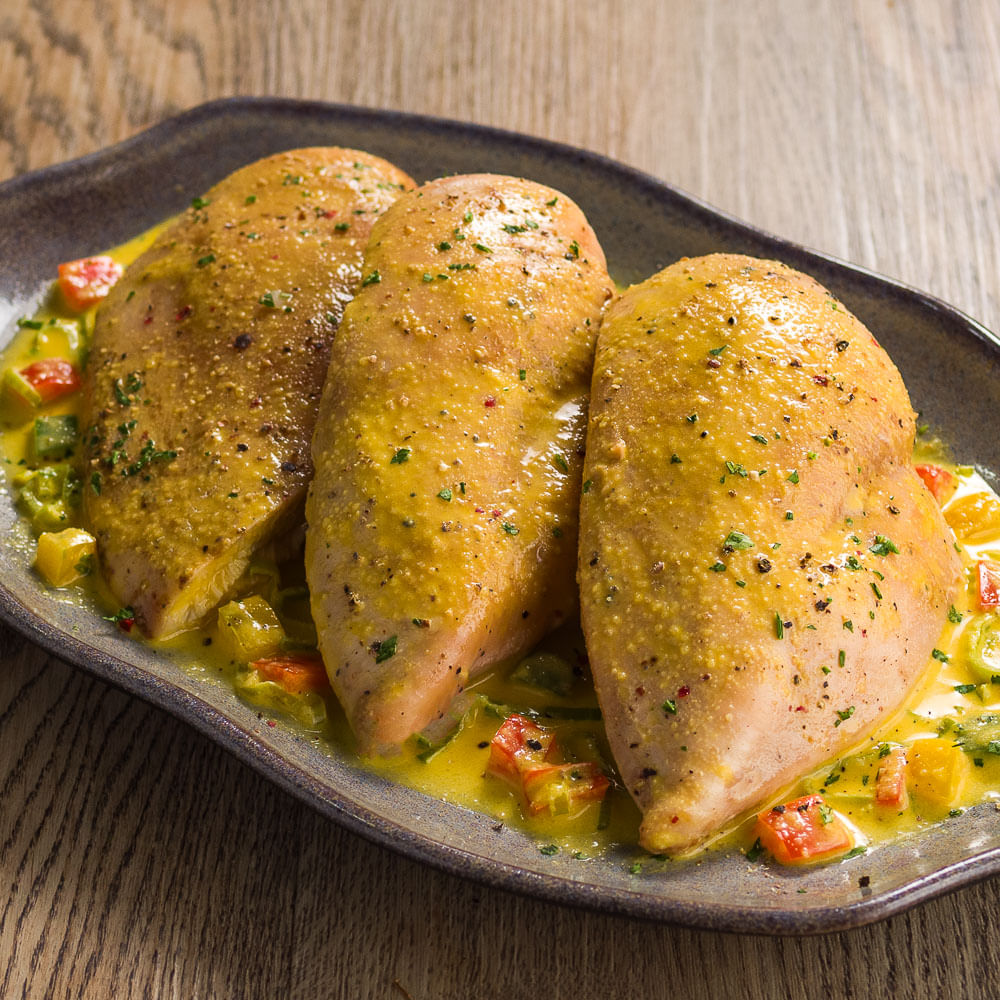 Receita de Filé de frango grelhado com molho de leite de coco, dendê e pimentão