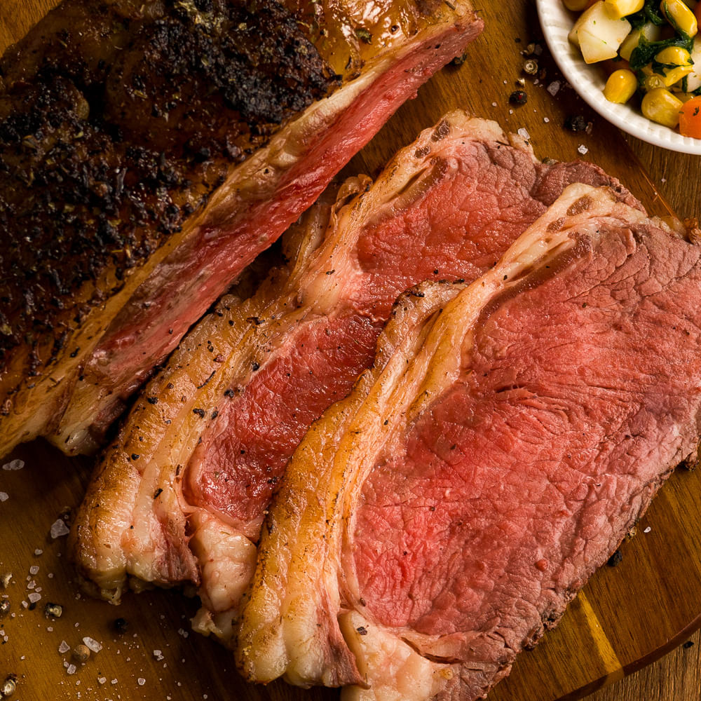 Receita de Ancho com chimichurri na brasa acompanhado de salada de legumes, milho e espinafre