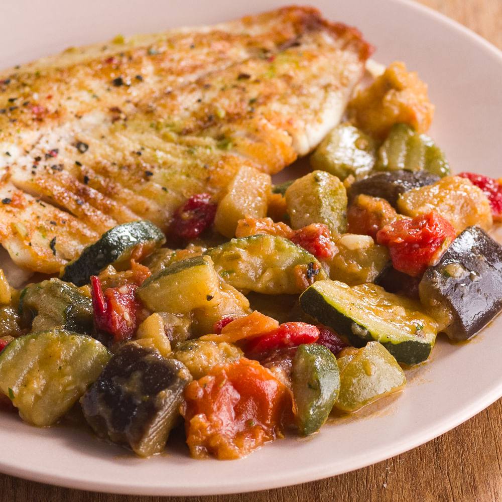 Receita de Ratatouille com tilápia grelhada