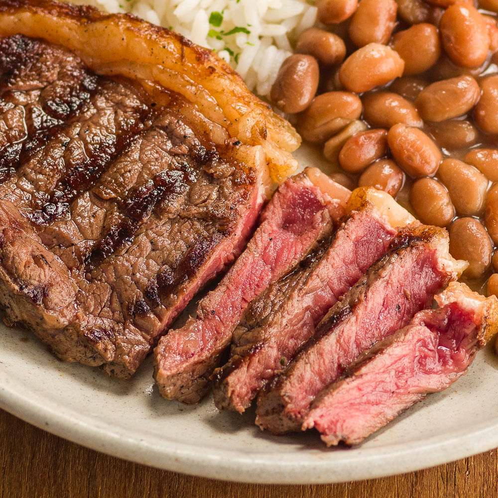 Receita de Bife de contra filé grelhado com arroz e feijão