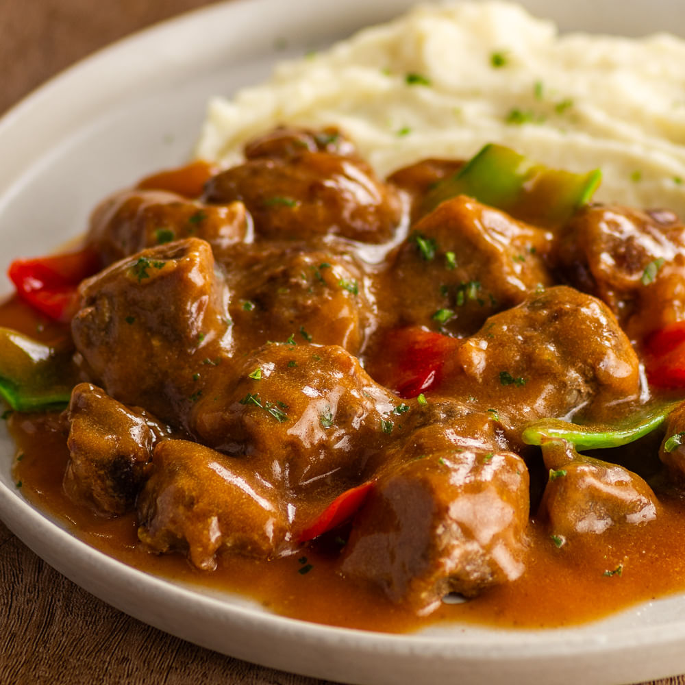 Receita de Cubos de Acém cozido com Legumes e Purê
