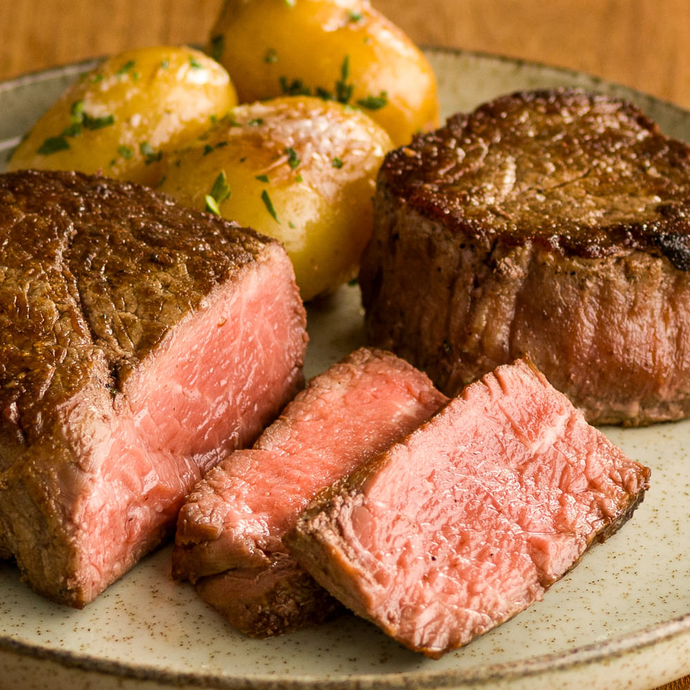 Receita de Medalhão de mignon com batata bolinha e aspargos