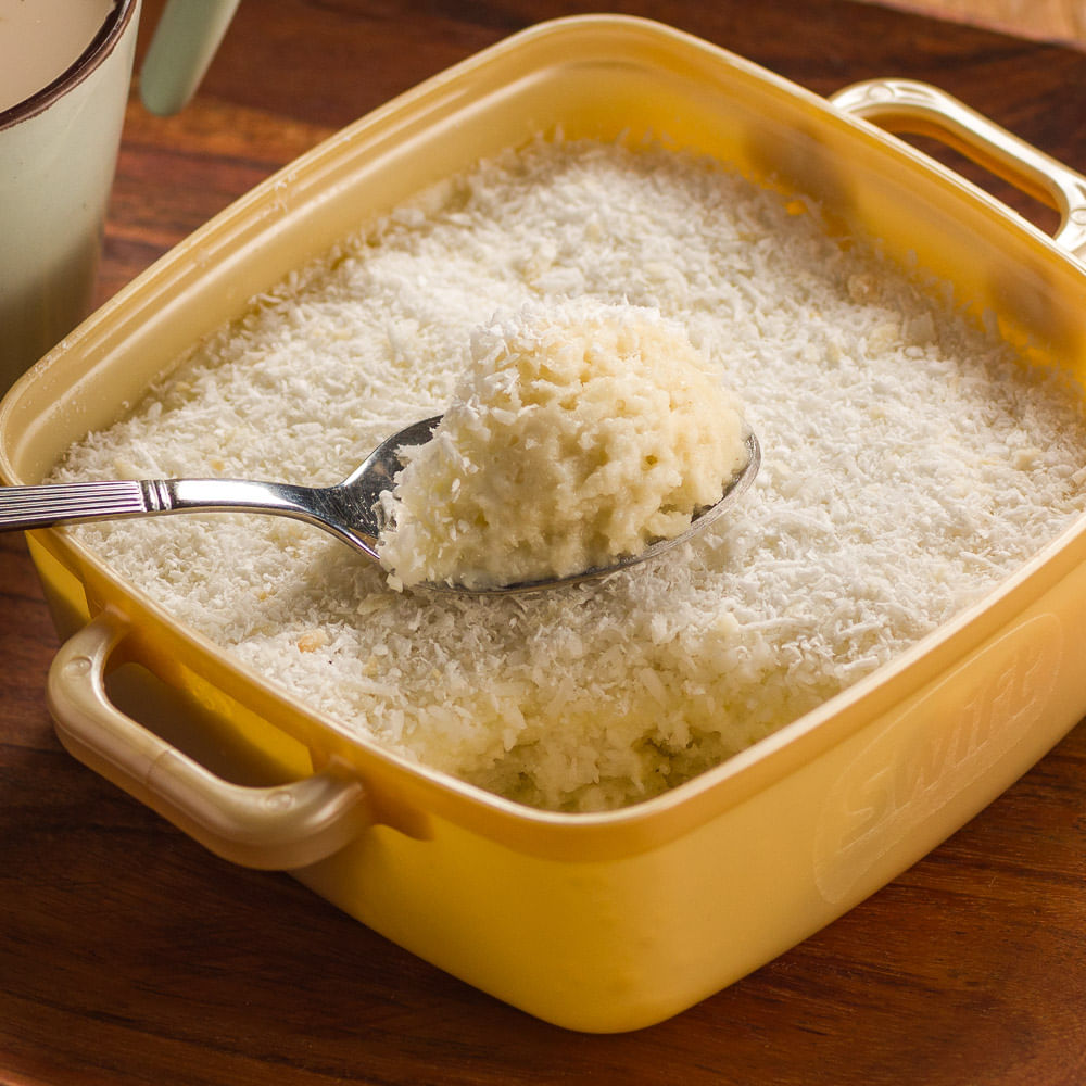 Receita de Bolo de coco com compota de abacaxi