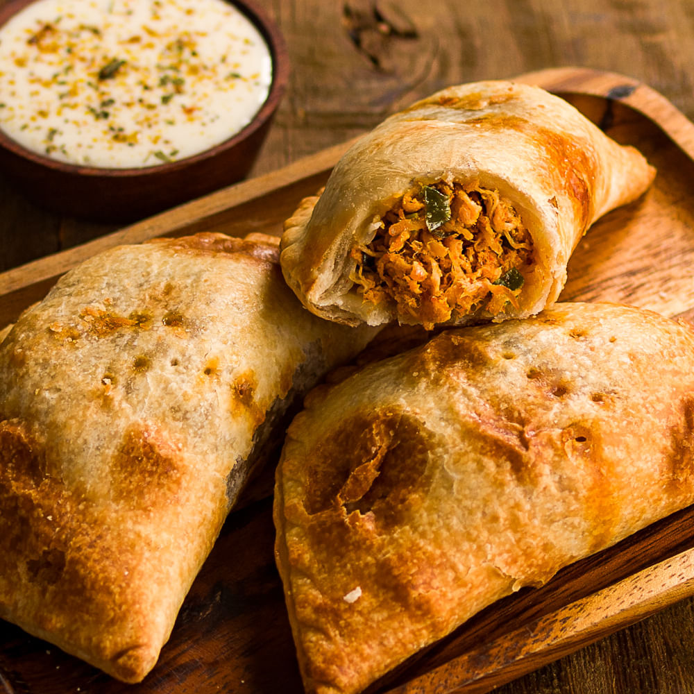 Receita de Empanada de frango com molho de alho defumado