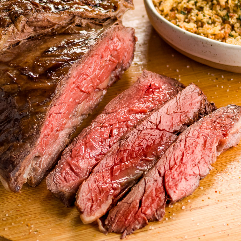 Receita de Fraldinha na brasa com farofa de coração de frango