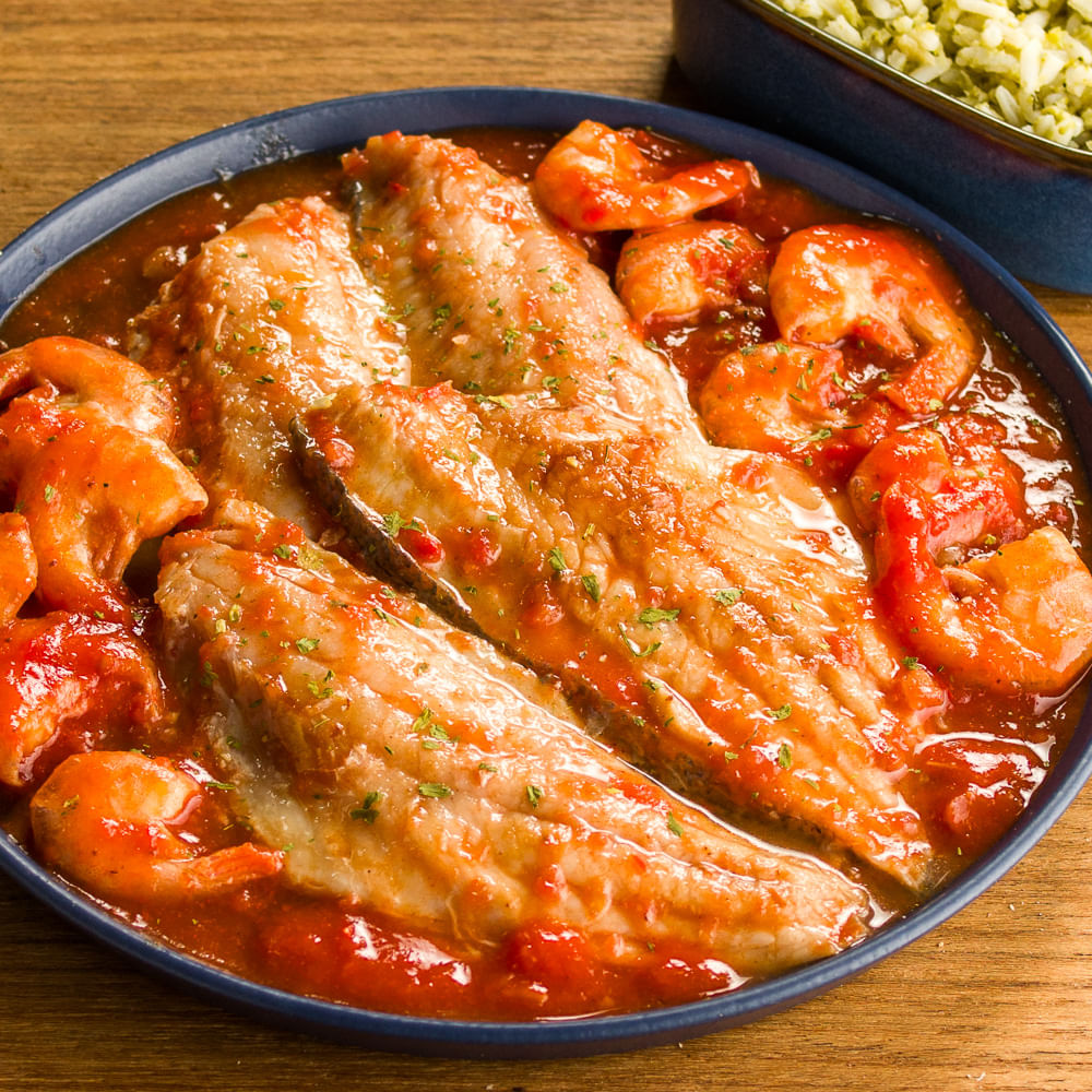 Receita de Filé de corvina espalmada ao molho de camarão servida com arroz de brócolis