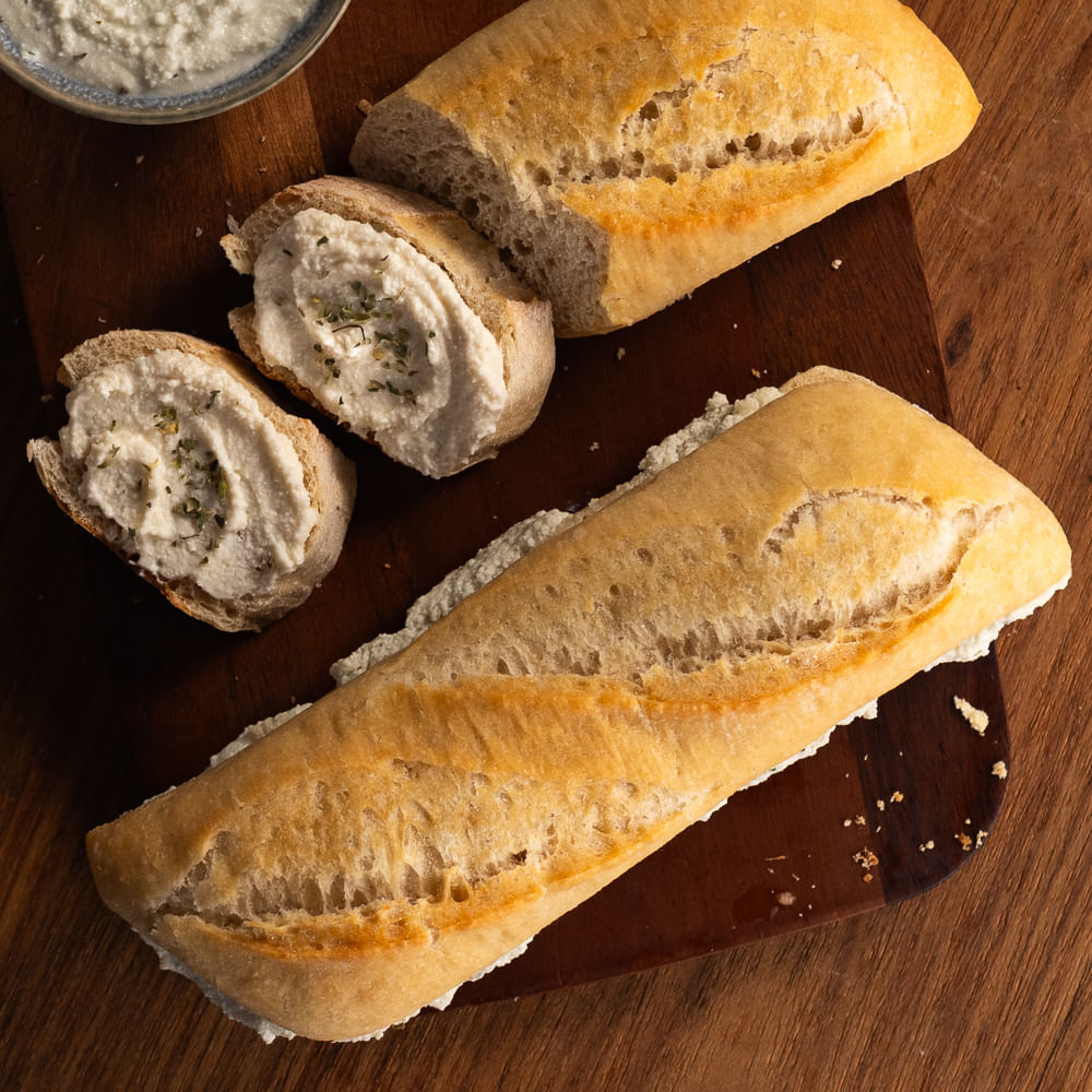 Receita de Baguete tostada na manteiga com patê de gorgonzola