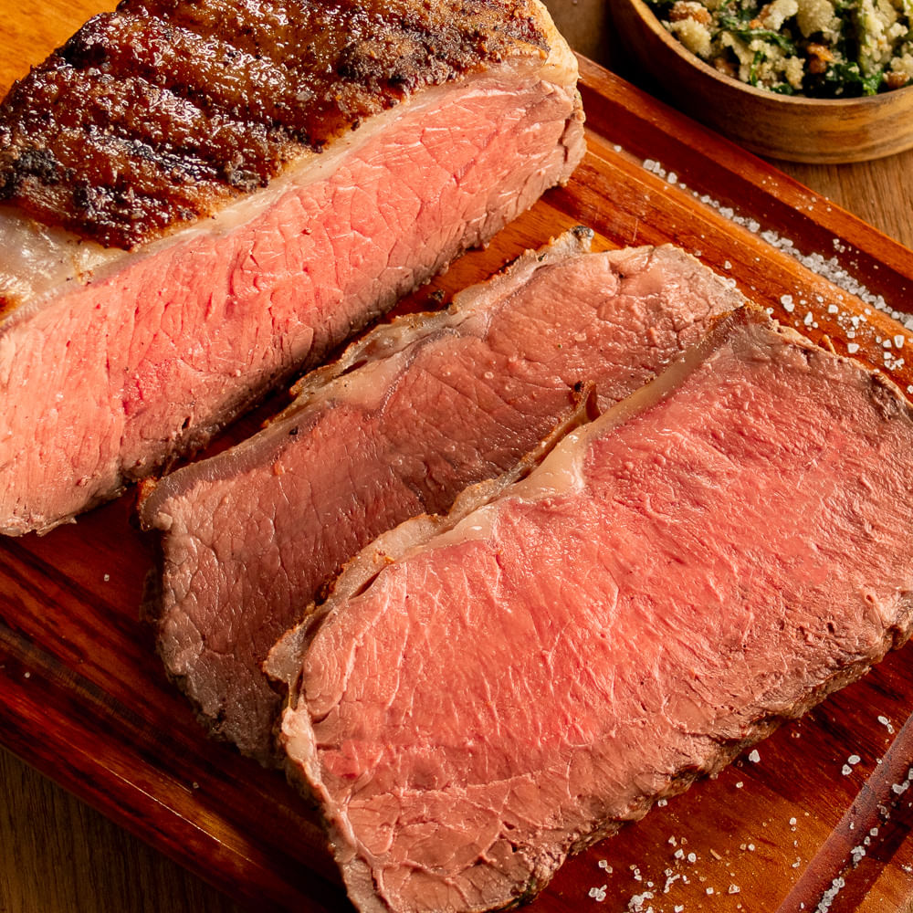 Receita de Contrafilé na brasa com farofa de couve