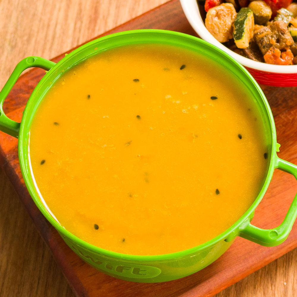 Receita de Caldo de Abóbora com Legumes Salteados com Curry