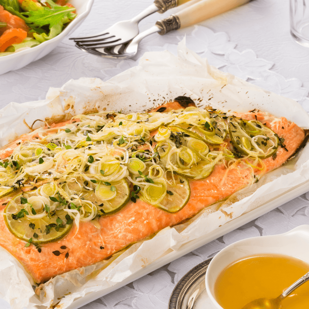 Receita de Salmão em Papilote com Salada Verde