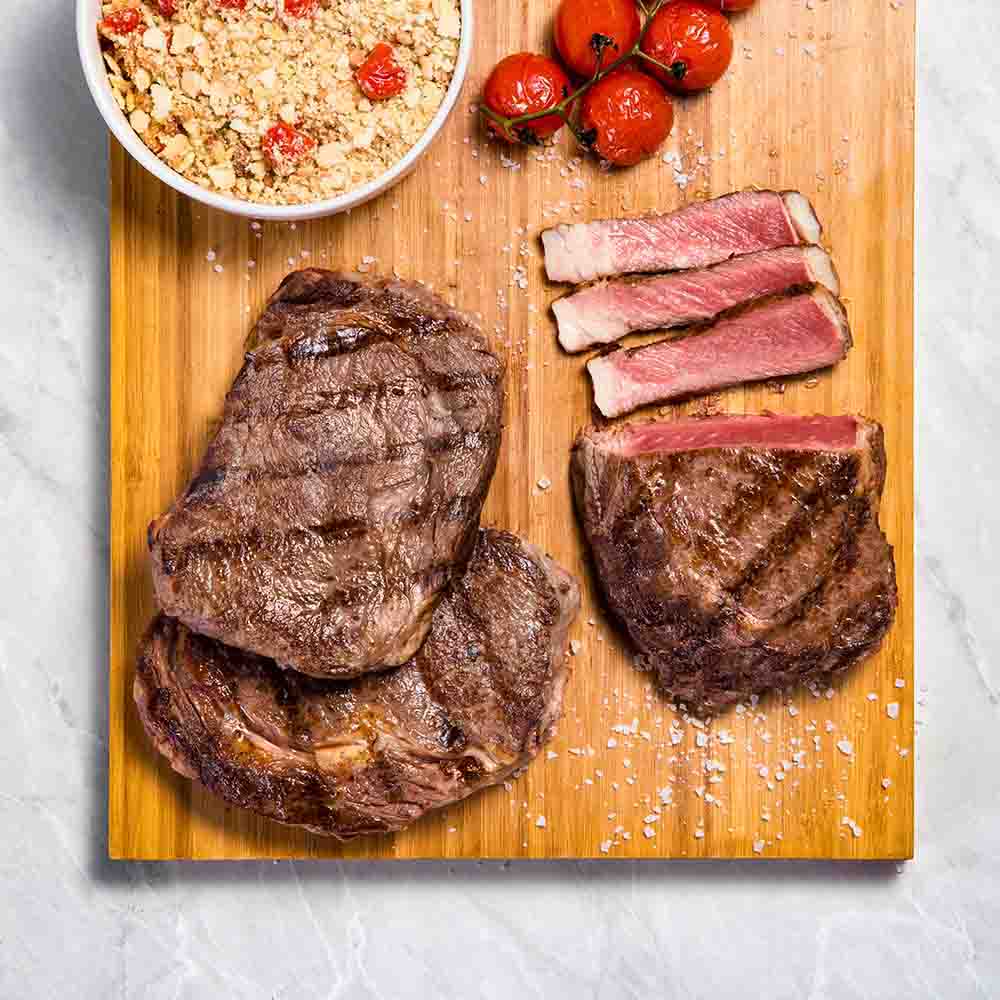 Receita de Bife Ancho na grelha com farofa de tomate cereja
