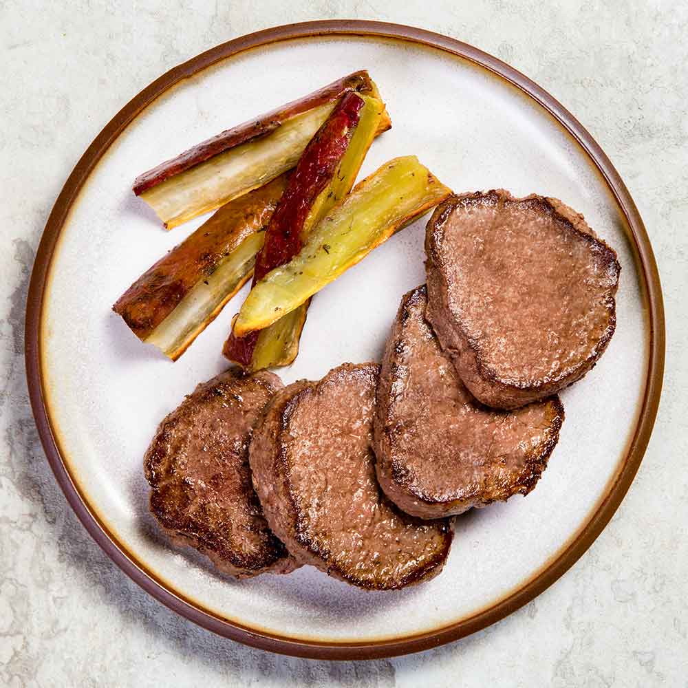 Receita de Bife de filé mignon com batata doce rústica assada