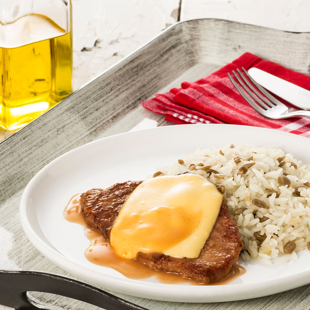 Receita de Bife de Patinho com Sálvia e Queijo Estepe