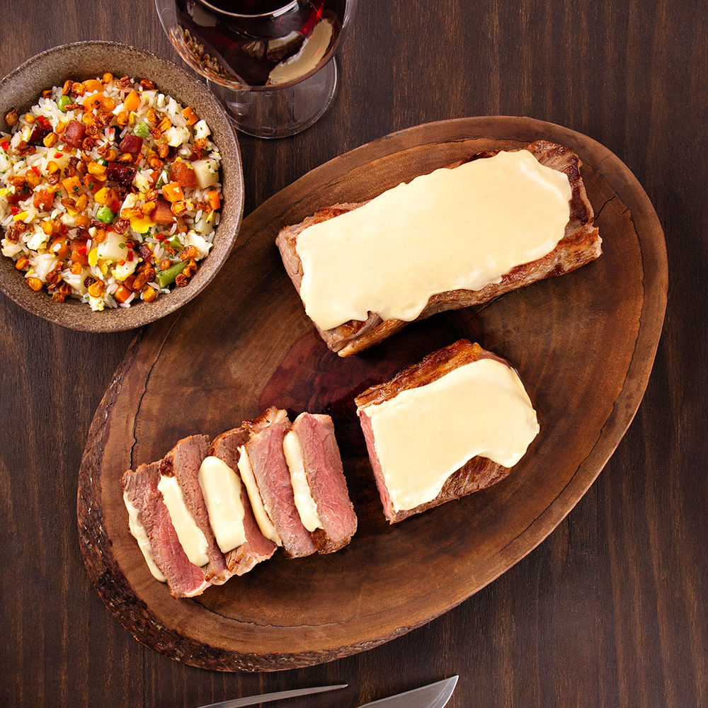 Bife de Tiras com Creme de Queijo e Arroz Frito