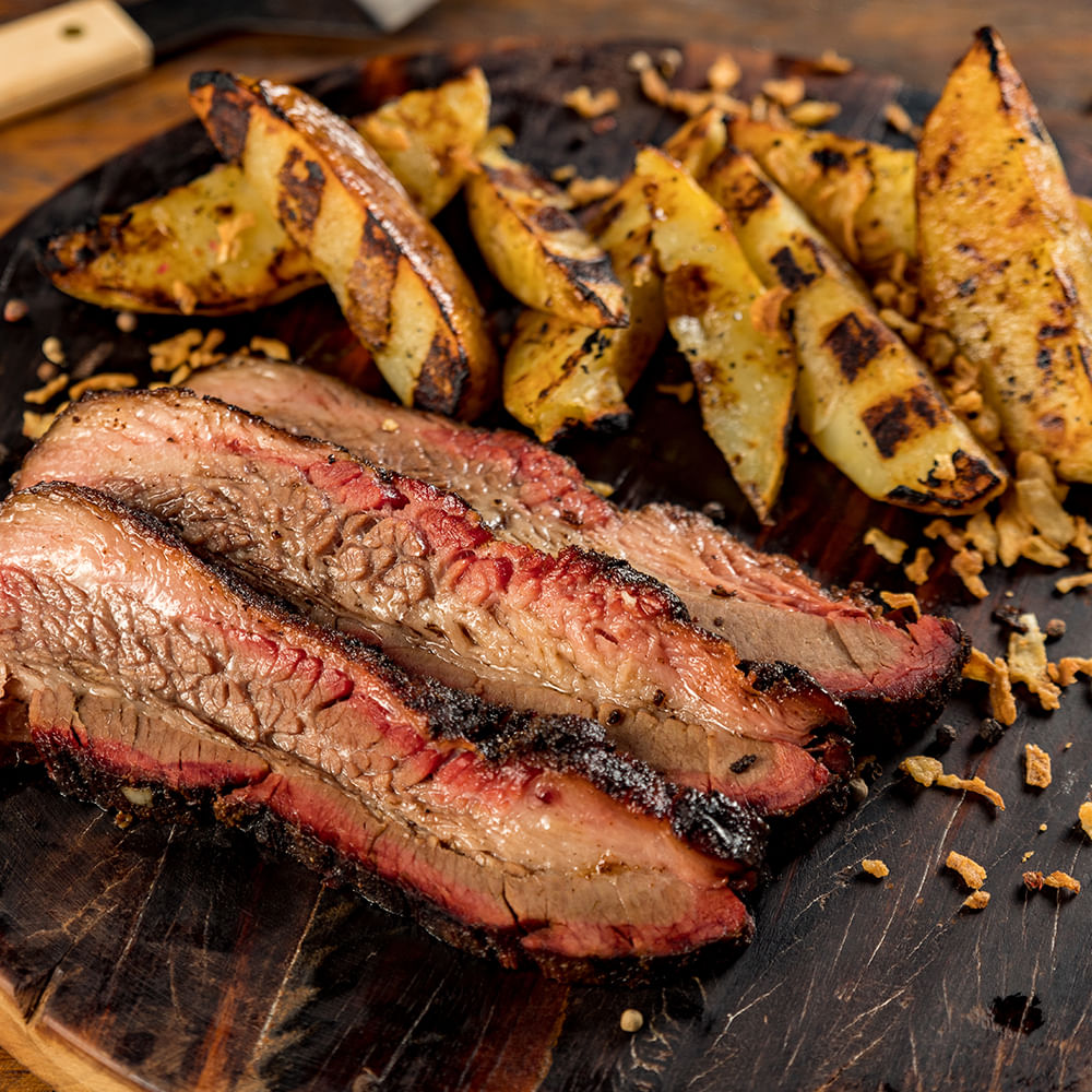 Receita de Brisket com Dry Rub e Batatas na Brasa