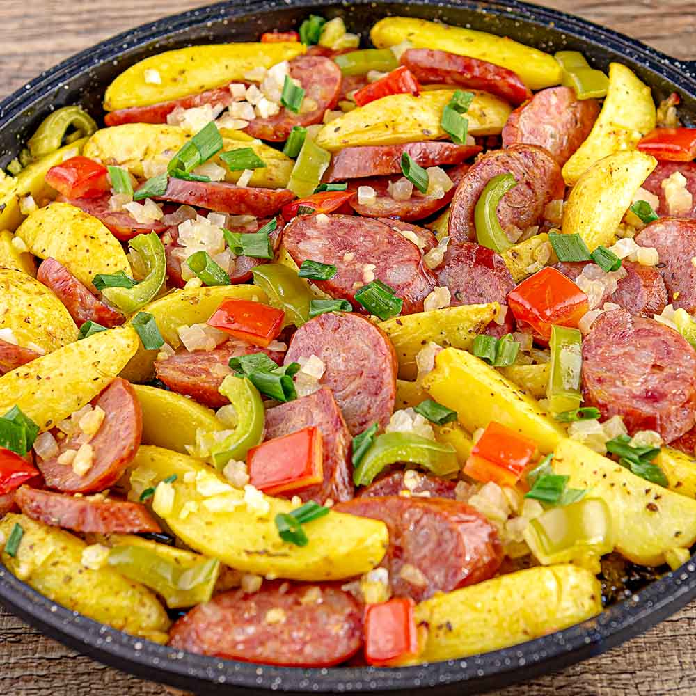 Receita de Calabresa na Cachaça com Batatas Rústicas