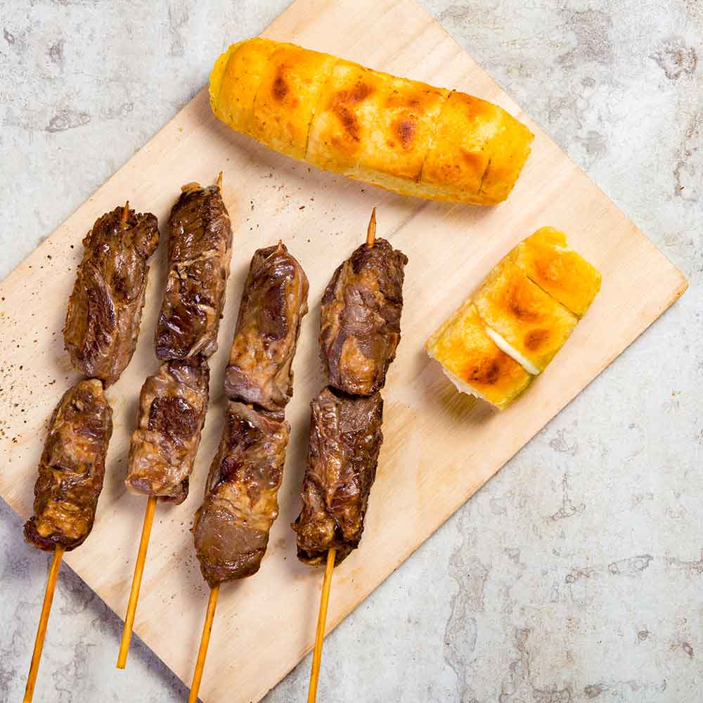 Receita de Churrasco de bananinha no espeto com pão de alho