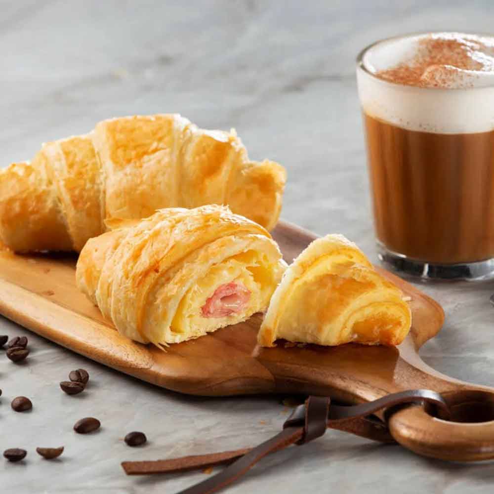 Receita de Croissant de Presunto e Queijo e Café Latte