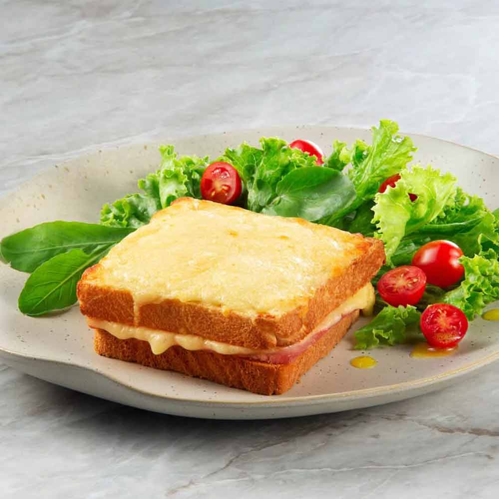 Receita de Croque Monsier com Salada e Molho de Mostarda