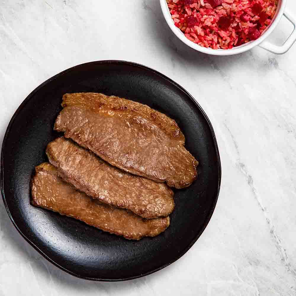 Receita de Escalope de contra filé com arroz de beterraba
