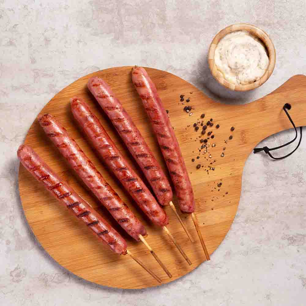 Receita de Espetinho de linguiça apimentada com molho tártaro