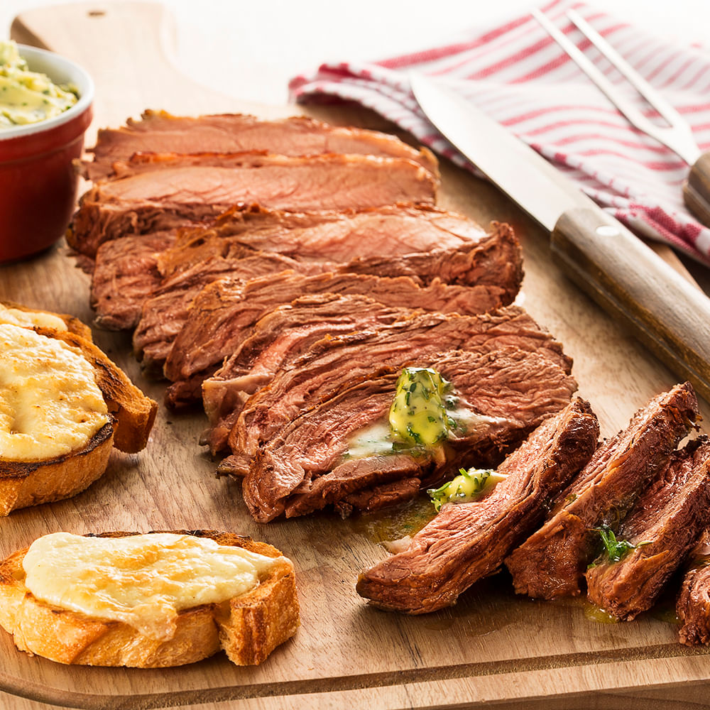 Receita de Fraldinha com Manteiga de Ervas e Torradas